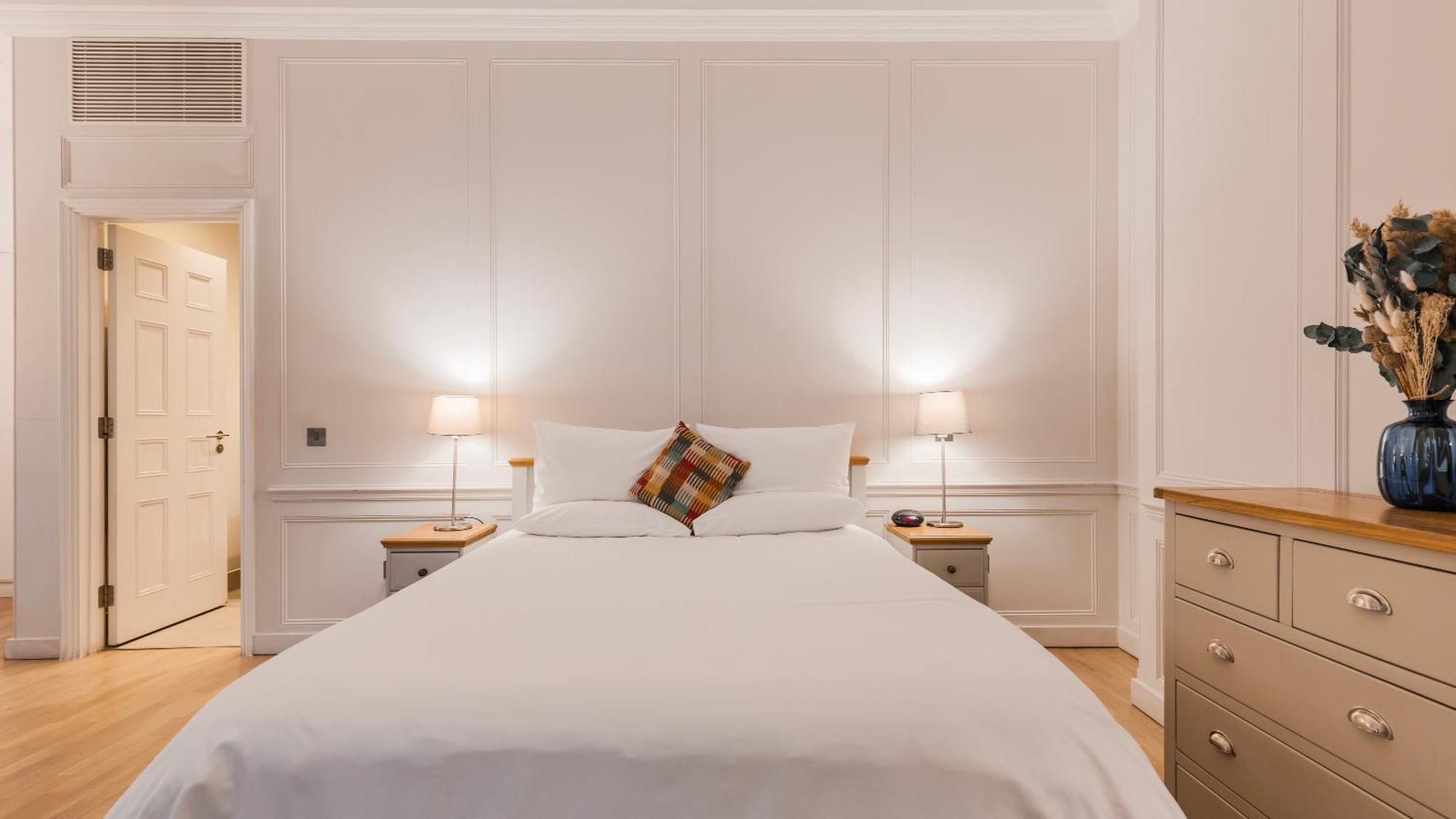Bank Serviced By Lovelystay Lejlighedshotel