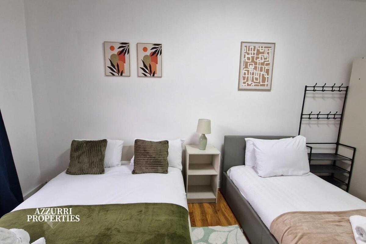 Two Bed Flat - 6 Minutes To Canning Town Station * Londra