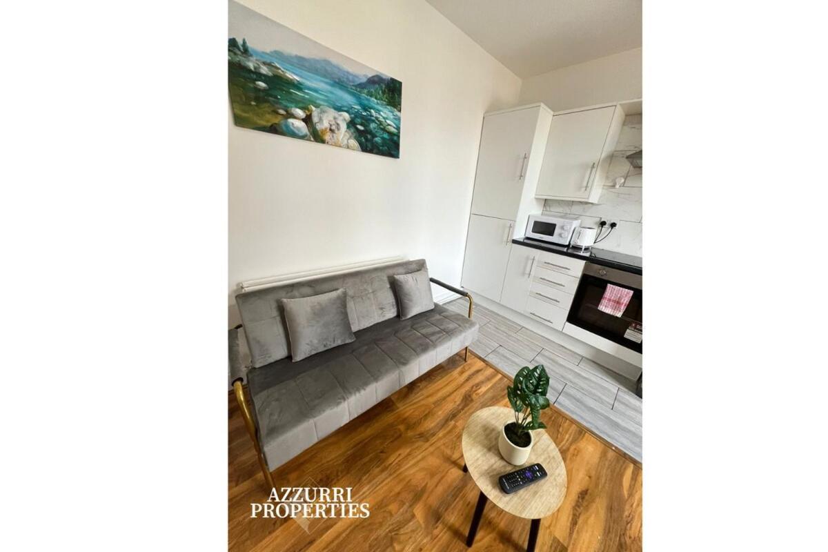 Two Bed Flat - 6 Minutes To Canning Town Station Londra