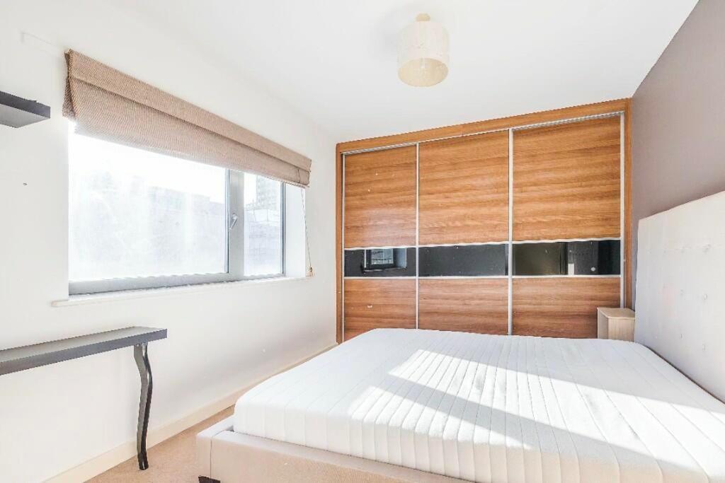 Modern Central Flat With A View, 2 Bett - O2, Excel, Perfect For Corporates, Contractors London