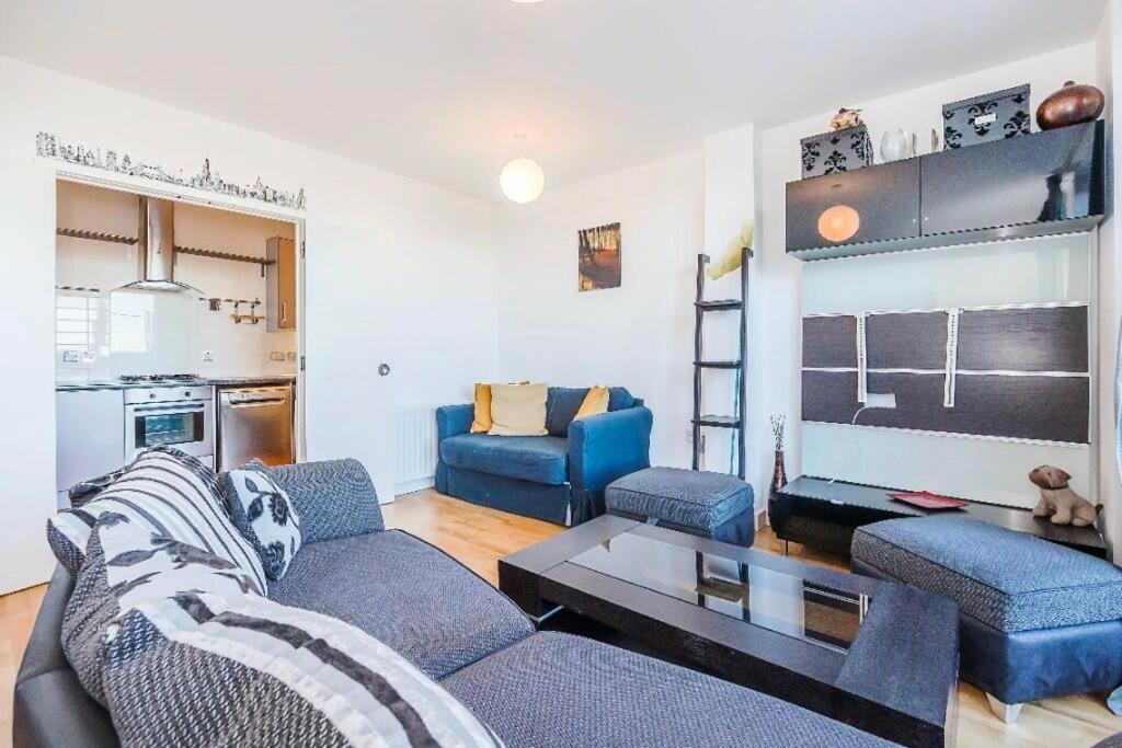 Modern Central Flat With A View, 2 Bett - O2, Excel, Perfect For Corporates, Contractors Apartment London