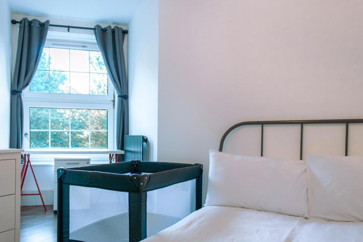 4-bedroom Flat Near Central, 2-min Walk To Metro Lejlighed *