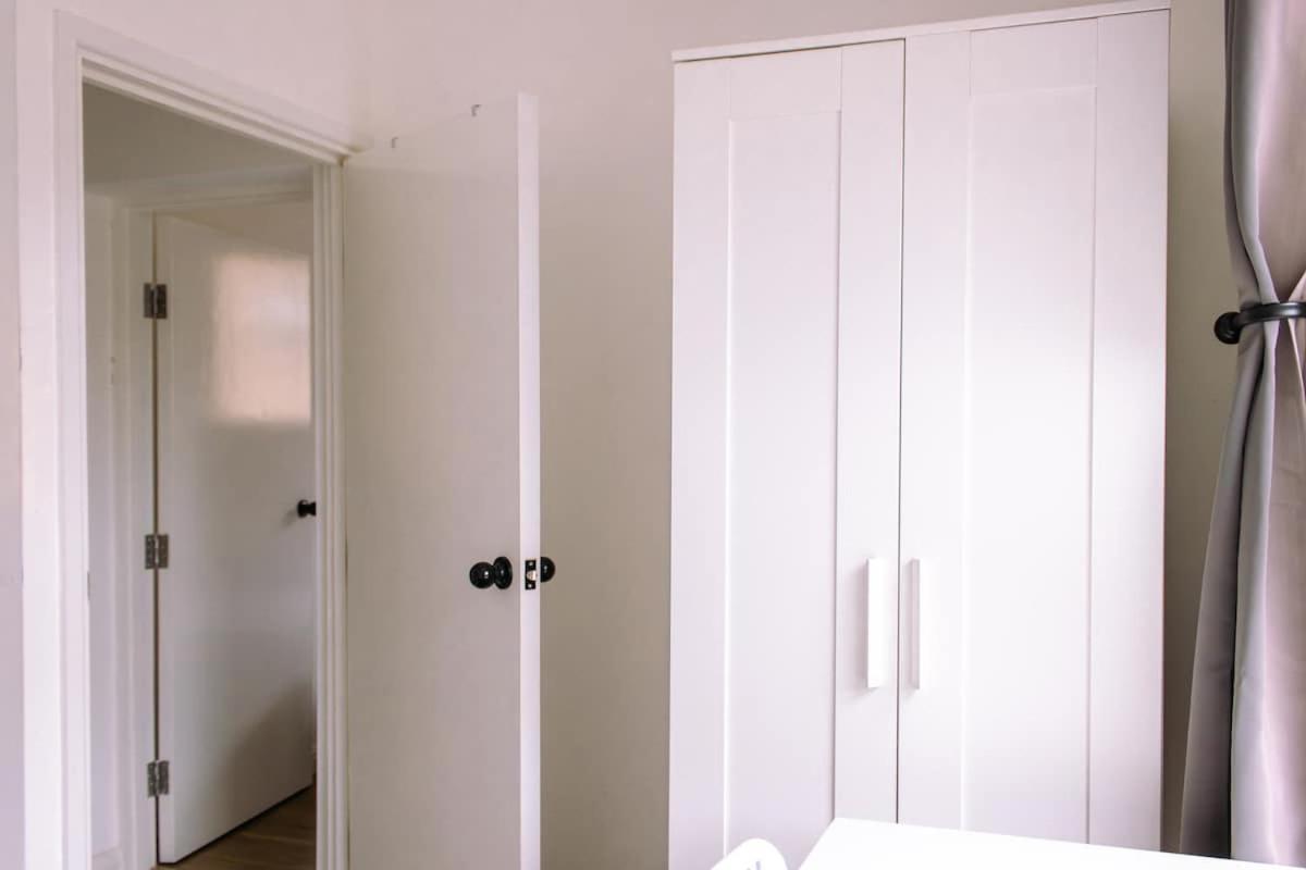 4-bedroom Flat Near Central, 2-min Walk To Metro Lejlighed London