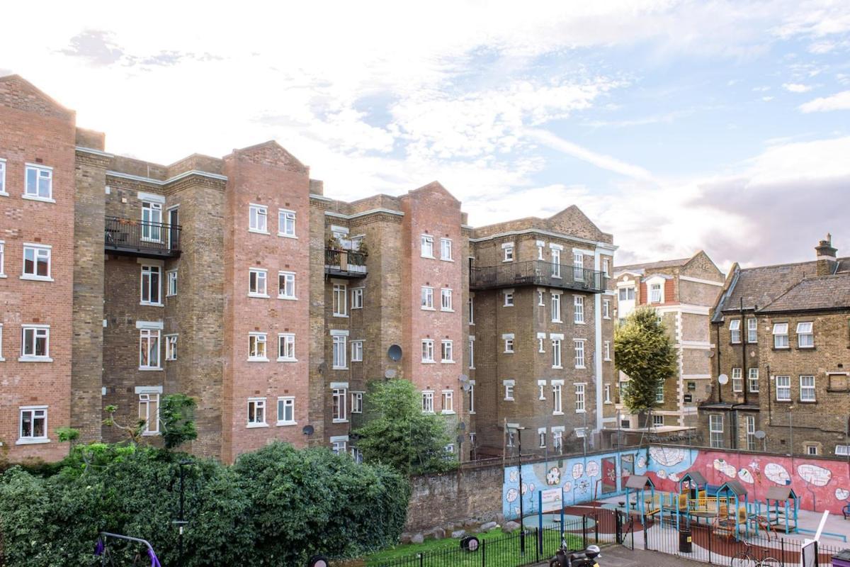 Lejlighed 4-bedroom Flat Near Central, 2-min Walk To Metro *