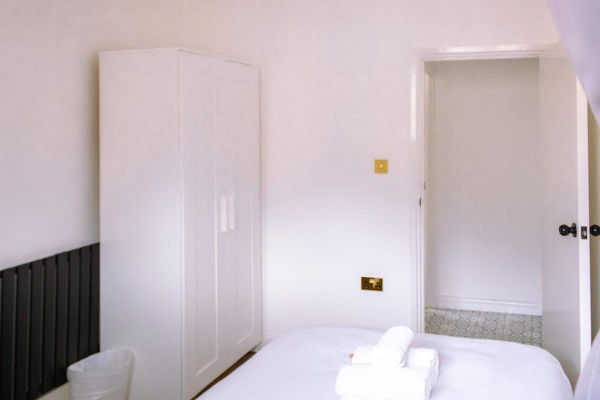 Lejlighed 4-bedroom Flat Near Central, 2-min Walk To Metro London