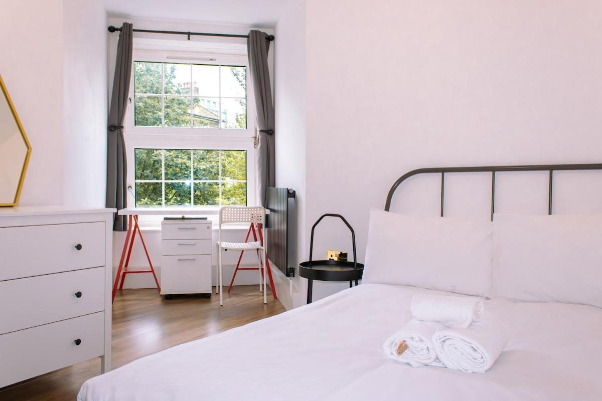 4-bedroom Flat Near Central, 2-min Walk To Metro Lejlighed