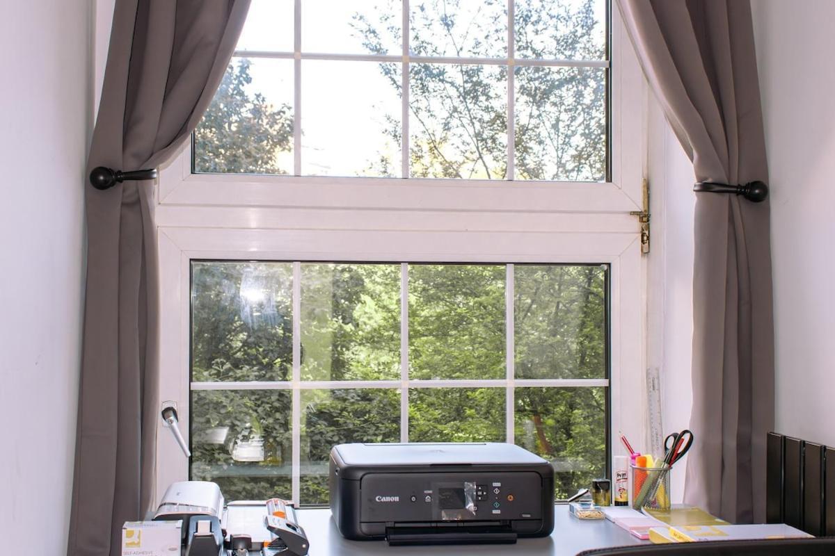 Lejlighed 4-bedroom Flat Near Central, 2-min Walk To Metro