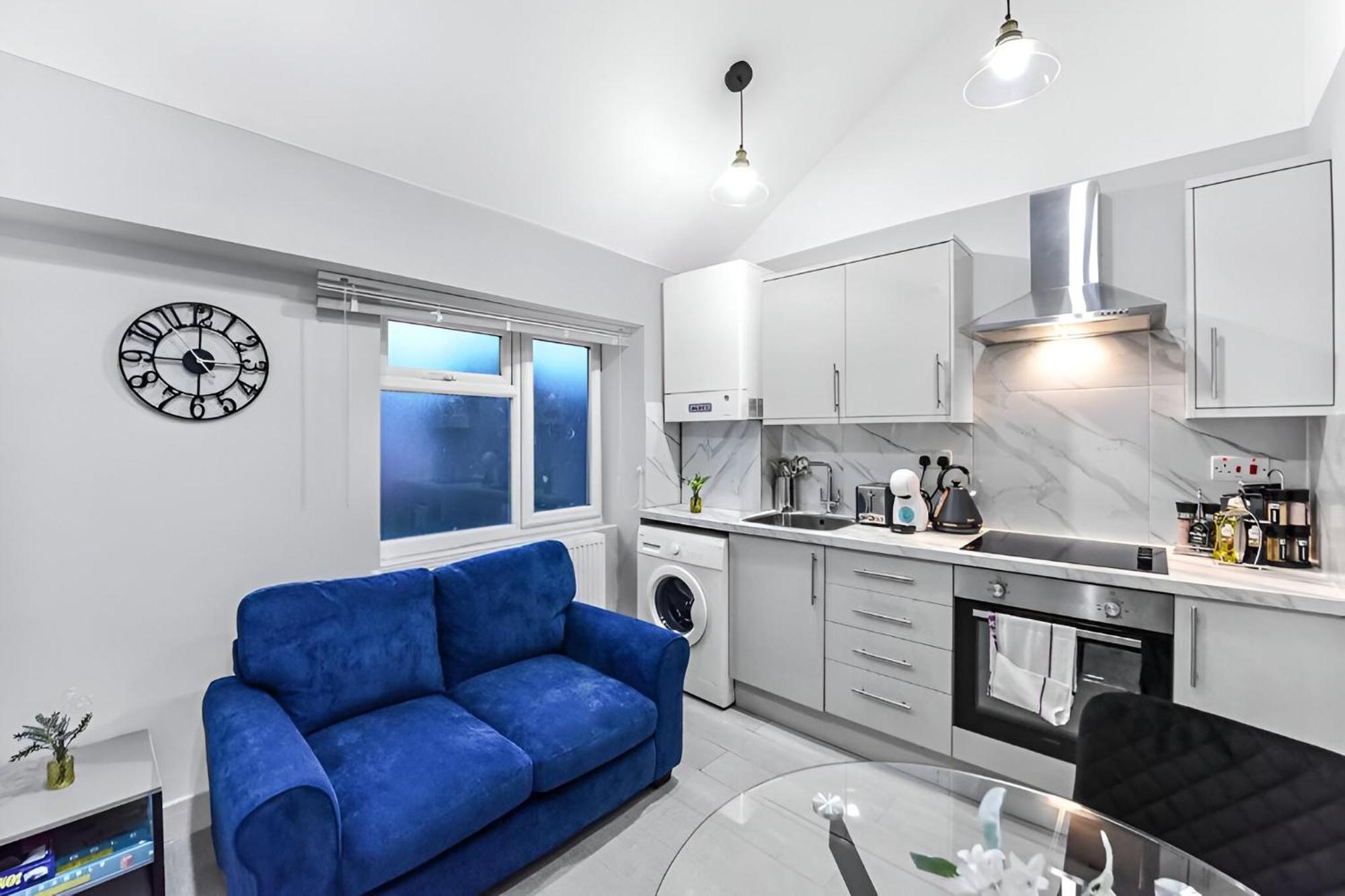 Convenient 1br Flat With Kitchen, Perfect For Two! * London
