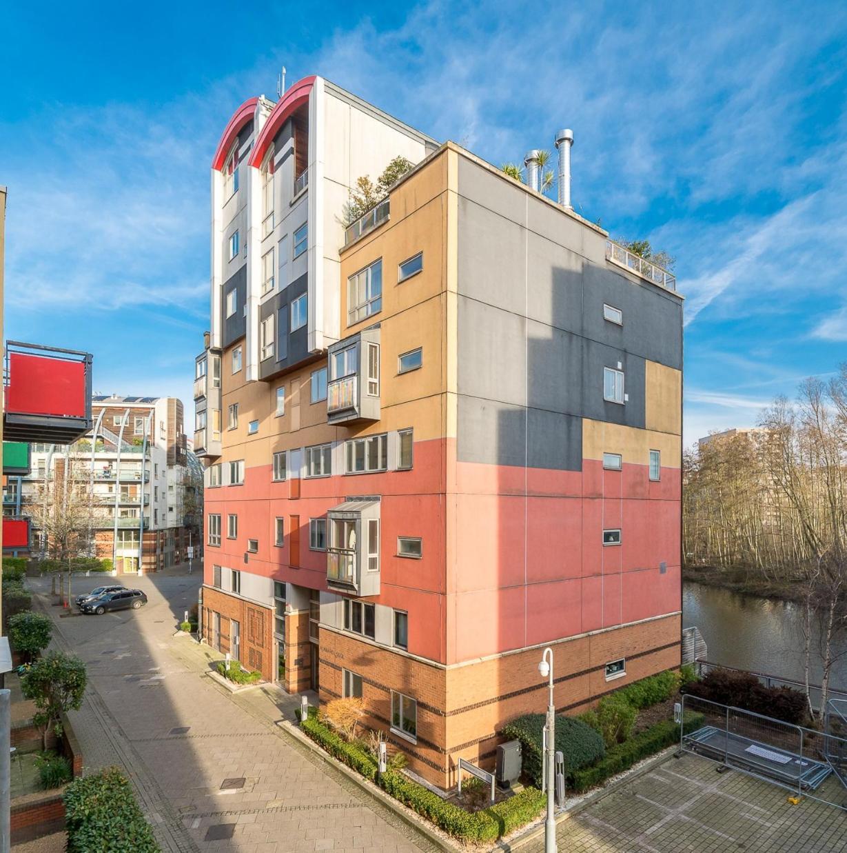 Lovely 3bd Flat, Parking, Sleeps Six Close To O2 Lägenhet London
