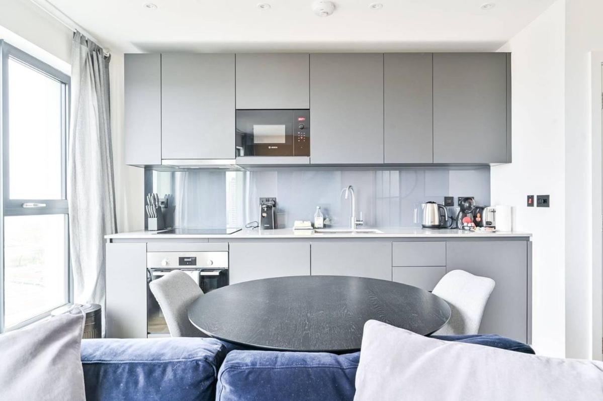 Sky Near O2, Olympic Stadium Canary Wharf Apartment *