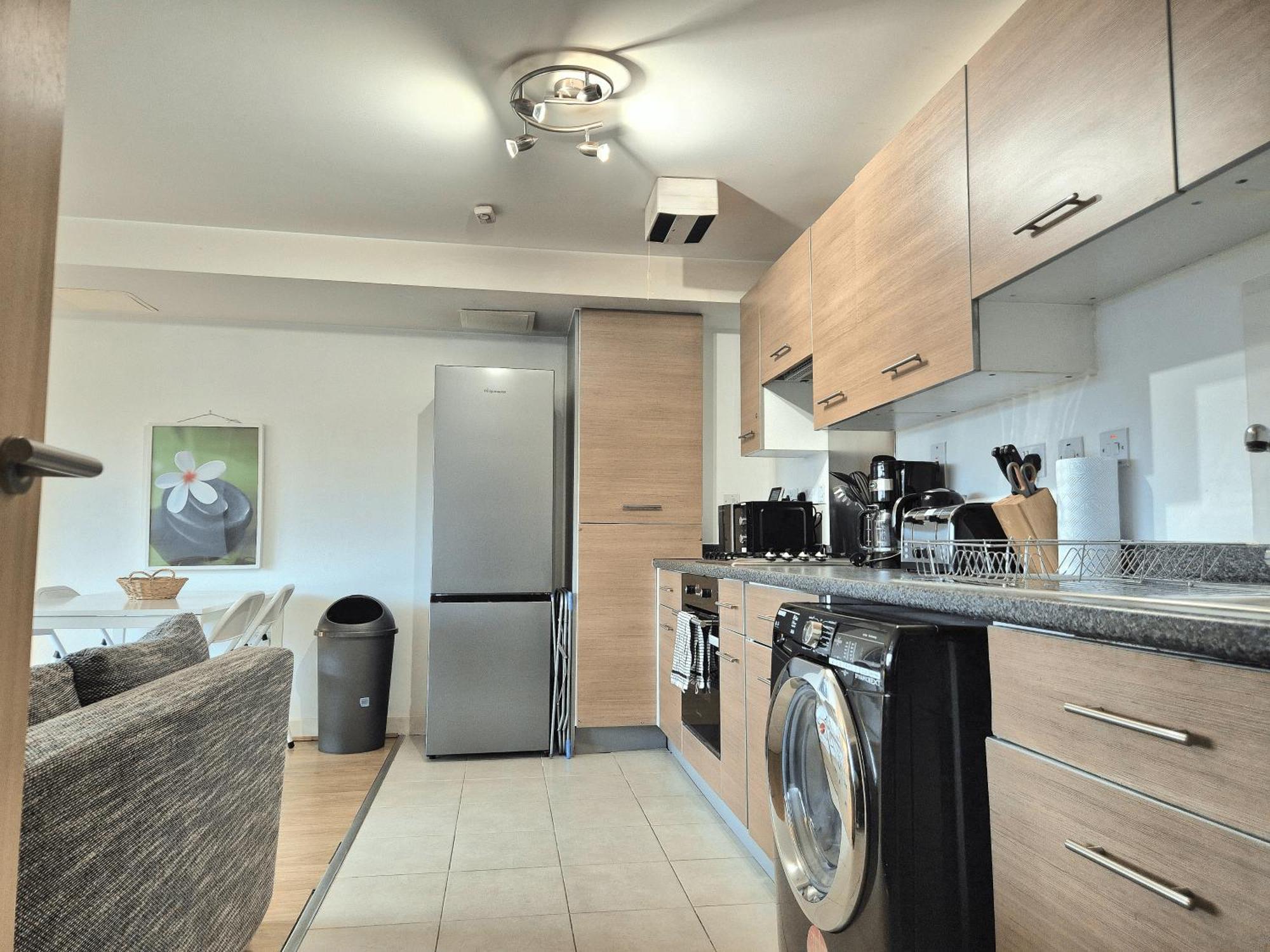 Lejlighed Spacious 1 Bedroom Apartment, Opposite The Metro Station, Very Location