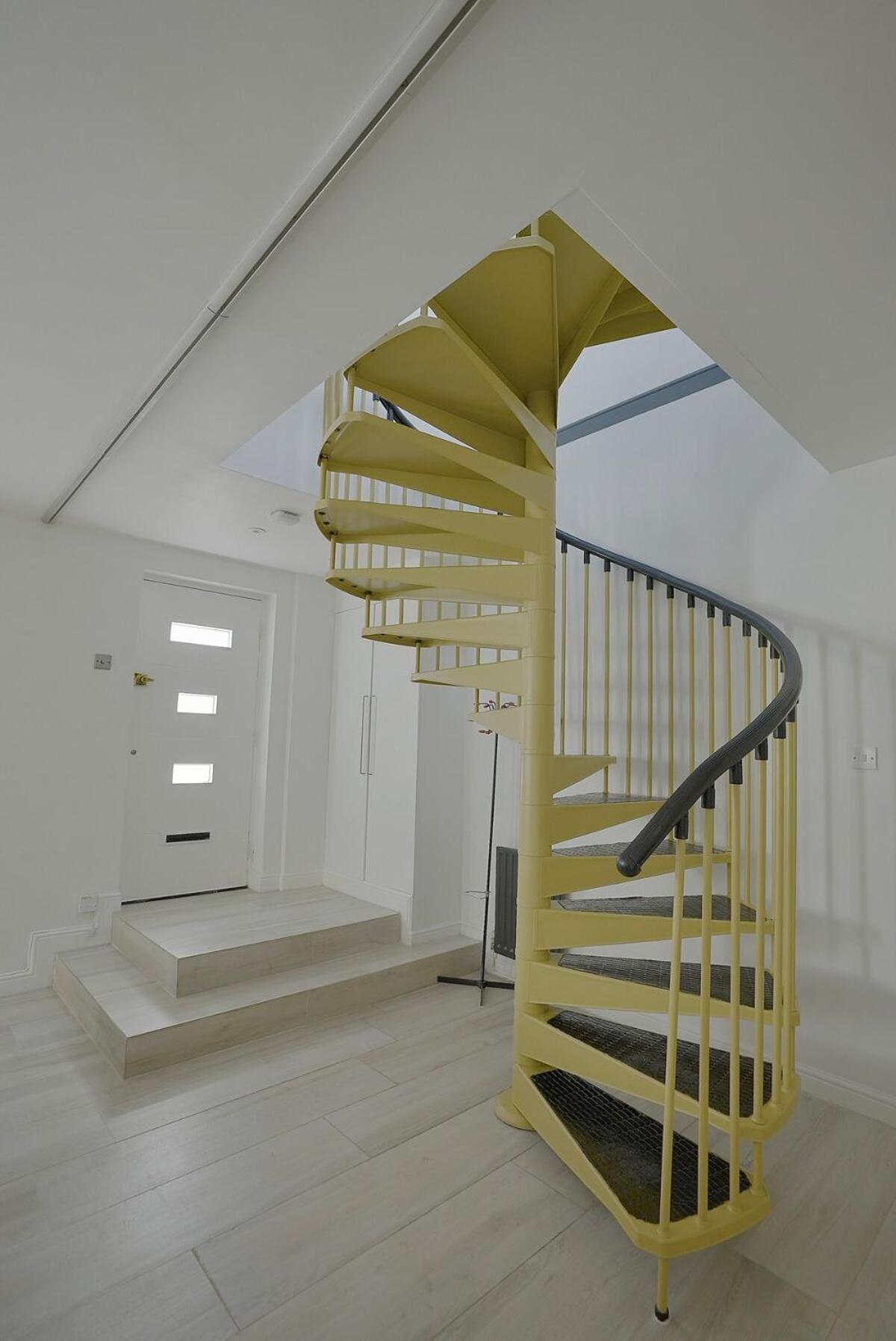 Spacious And Stylish Pad Hébergement de vacances