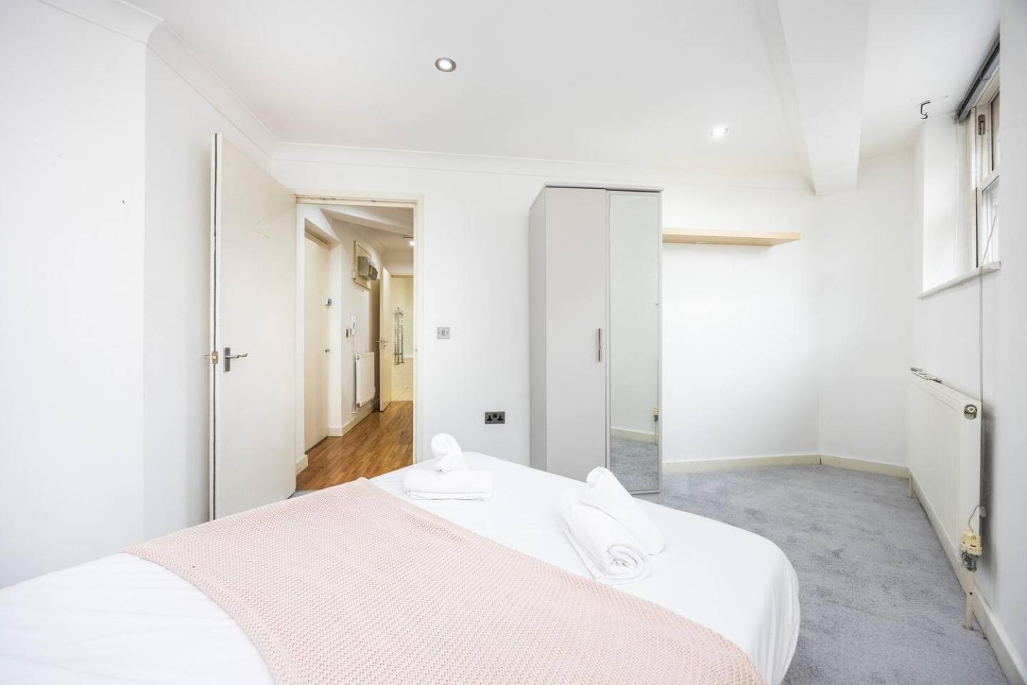 Chic Steps From Liverpool Street * Londres