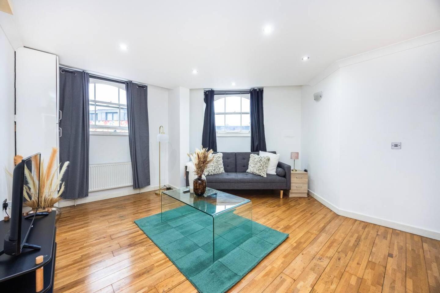 Chic Steps From Liverpool Street