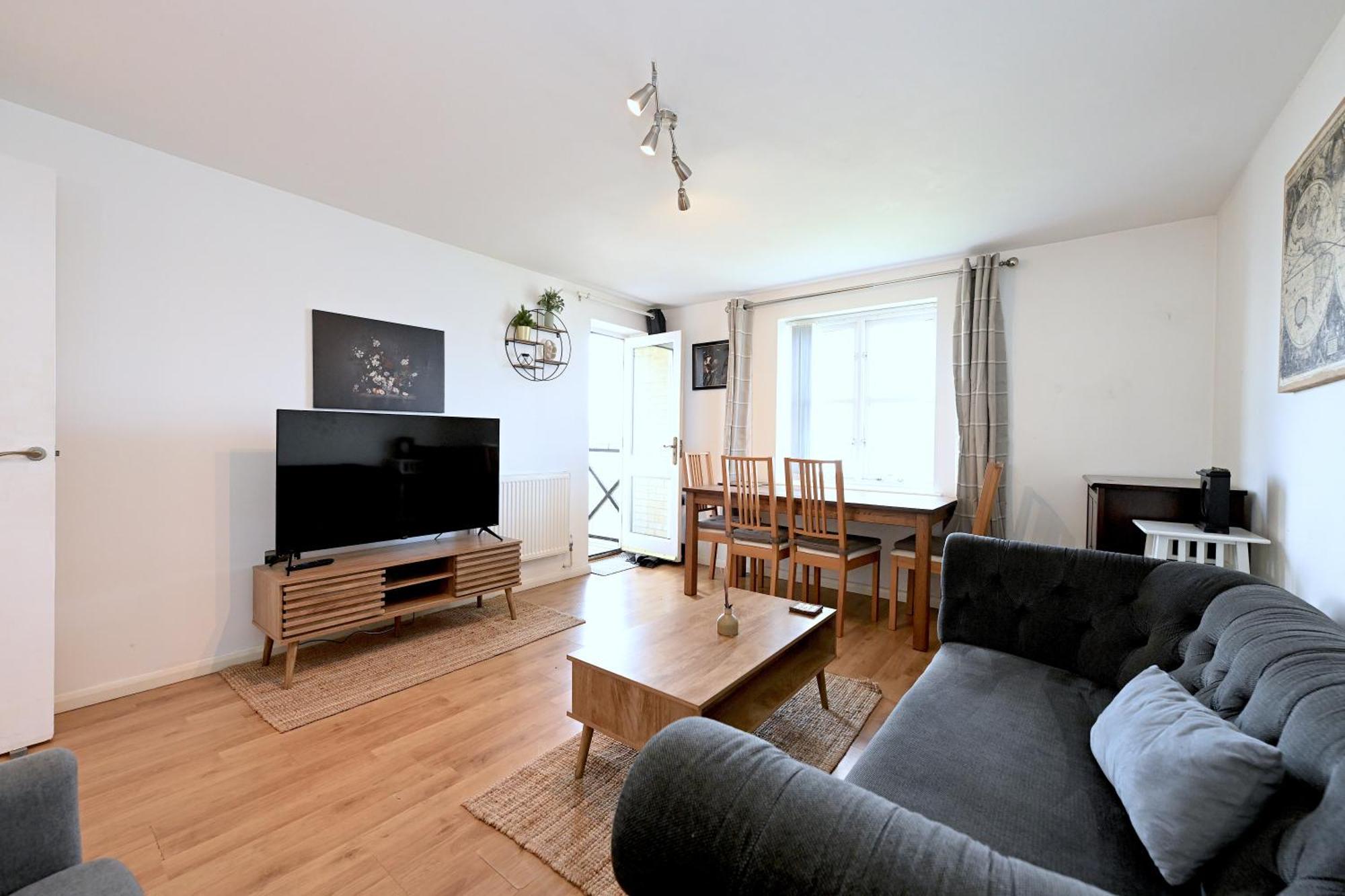 Unique 2-bedroom With River Views! Lejlighed London