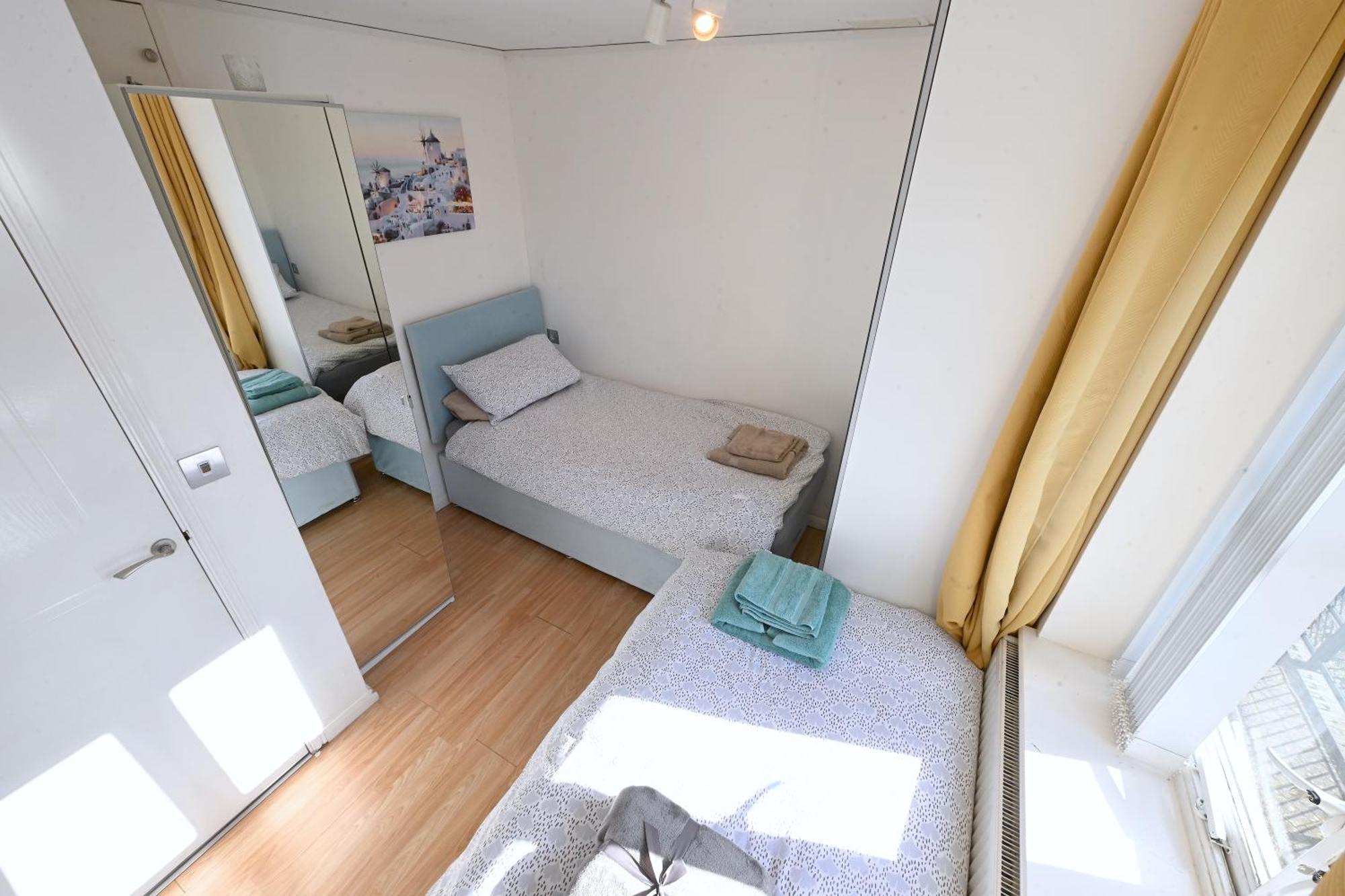 Unique 2-bedroom With River Views! Lejlighed *