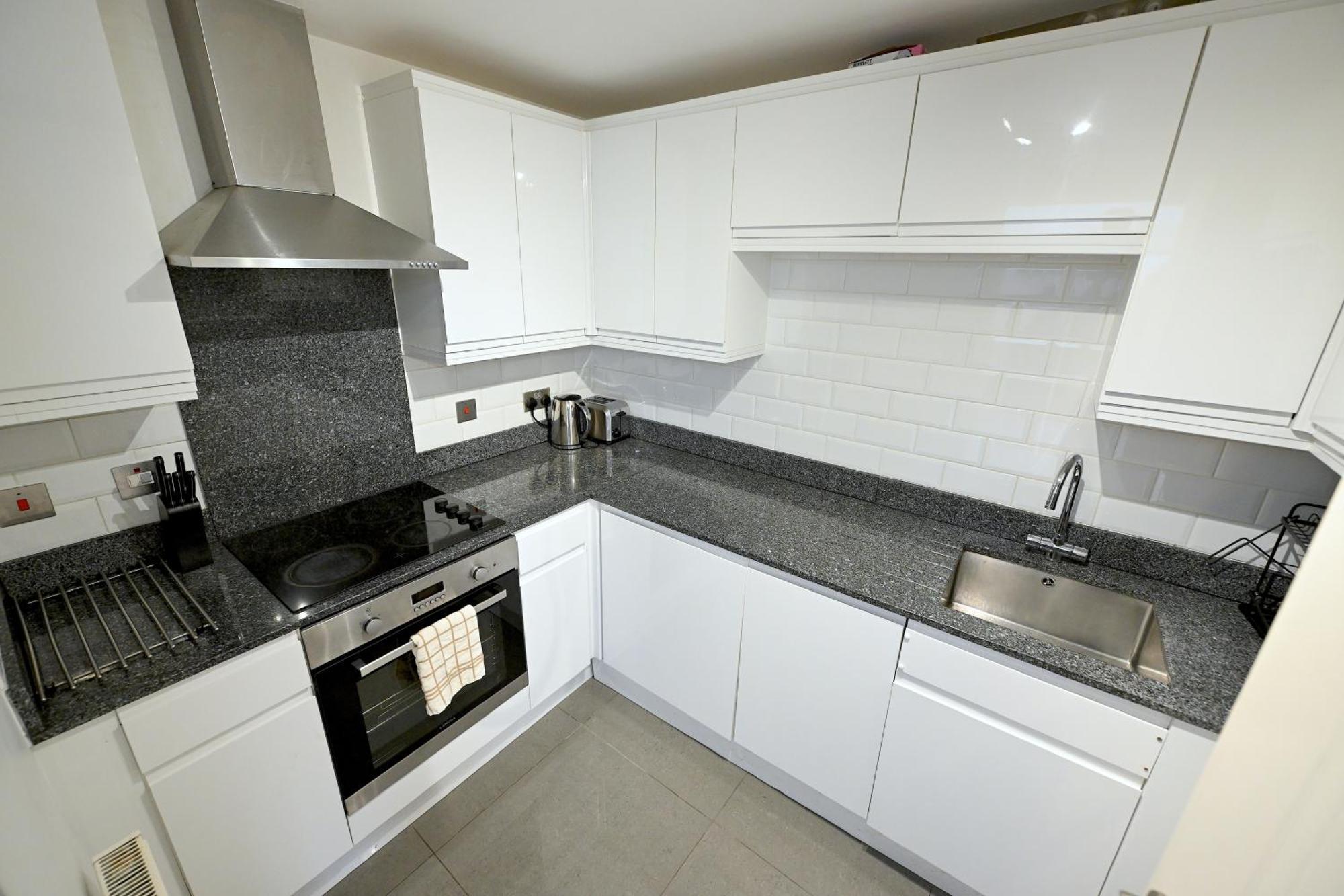 Unique 2-bedroom With River Views! Lejlighed London