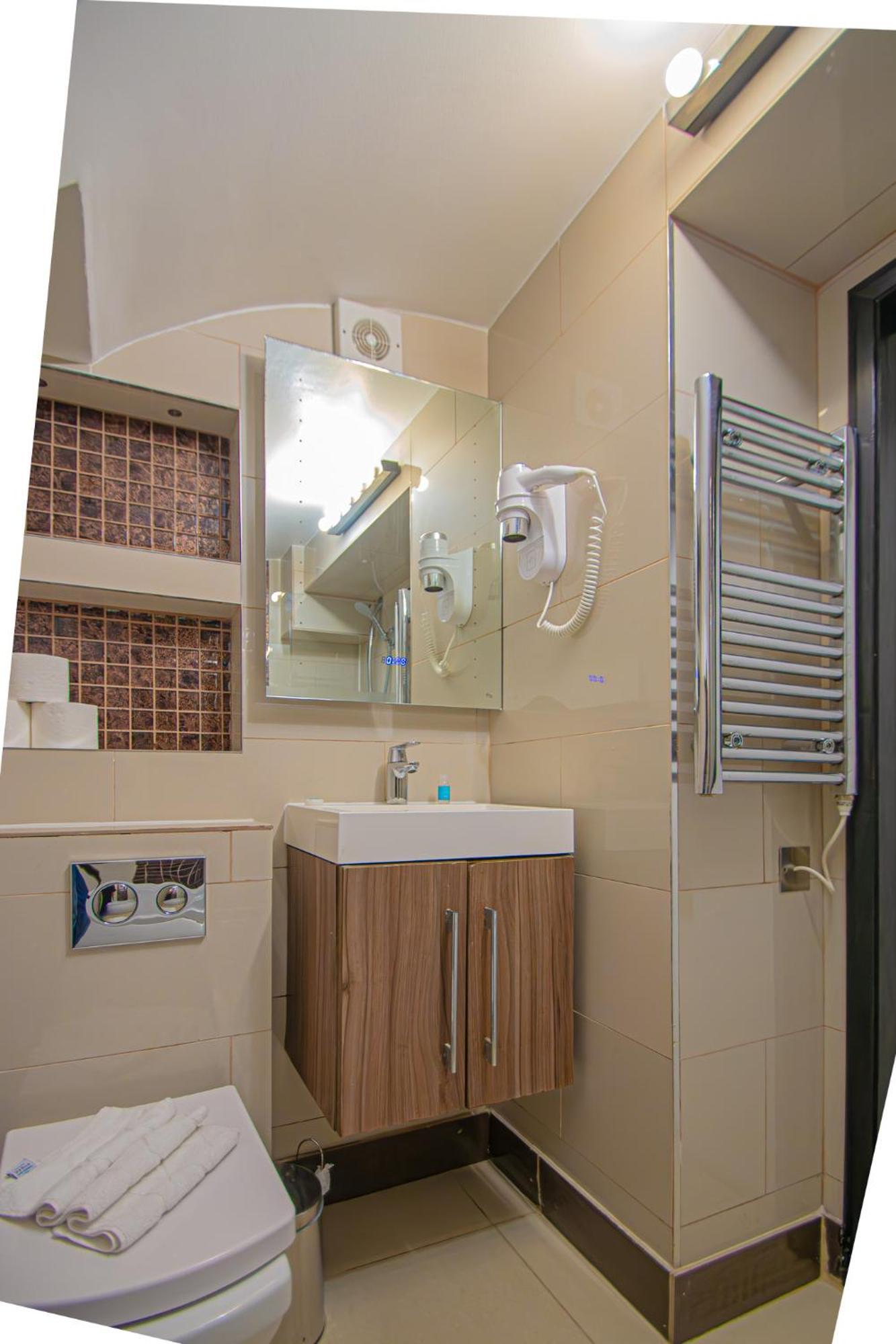 Imperial Court Apartment *