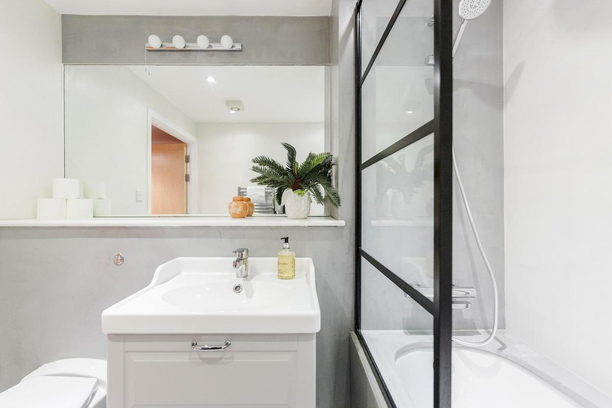Shoreditch 2 Bed Flat By Basetogo London