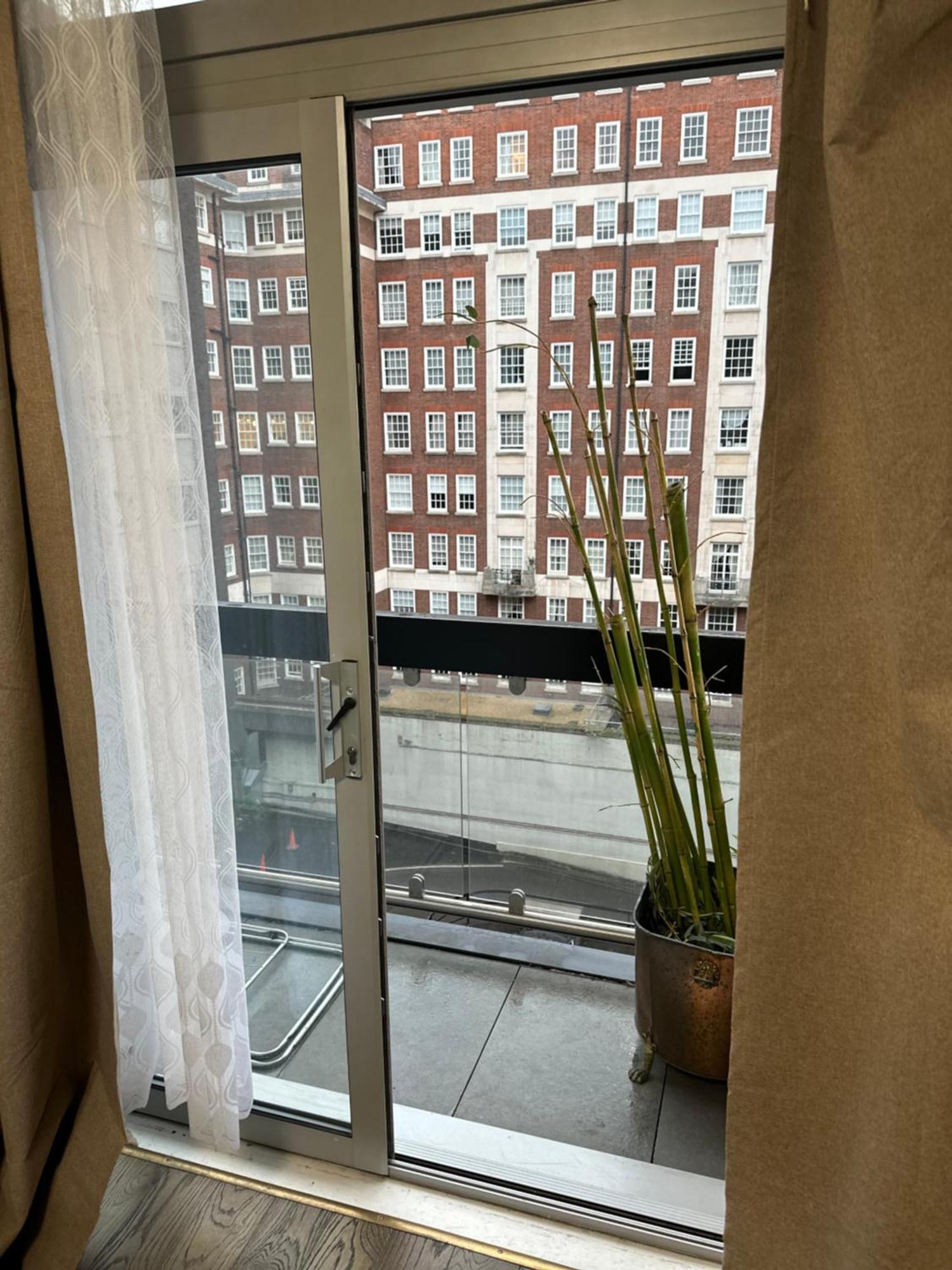 Lux 2 Bed In Portman Square Londen