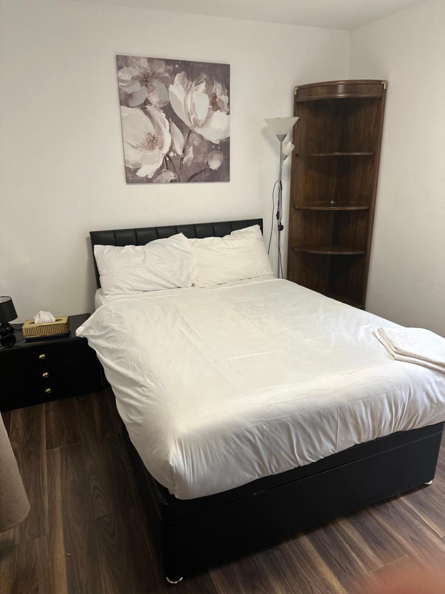 Lux 2 Bed In Portman Square Londen