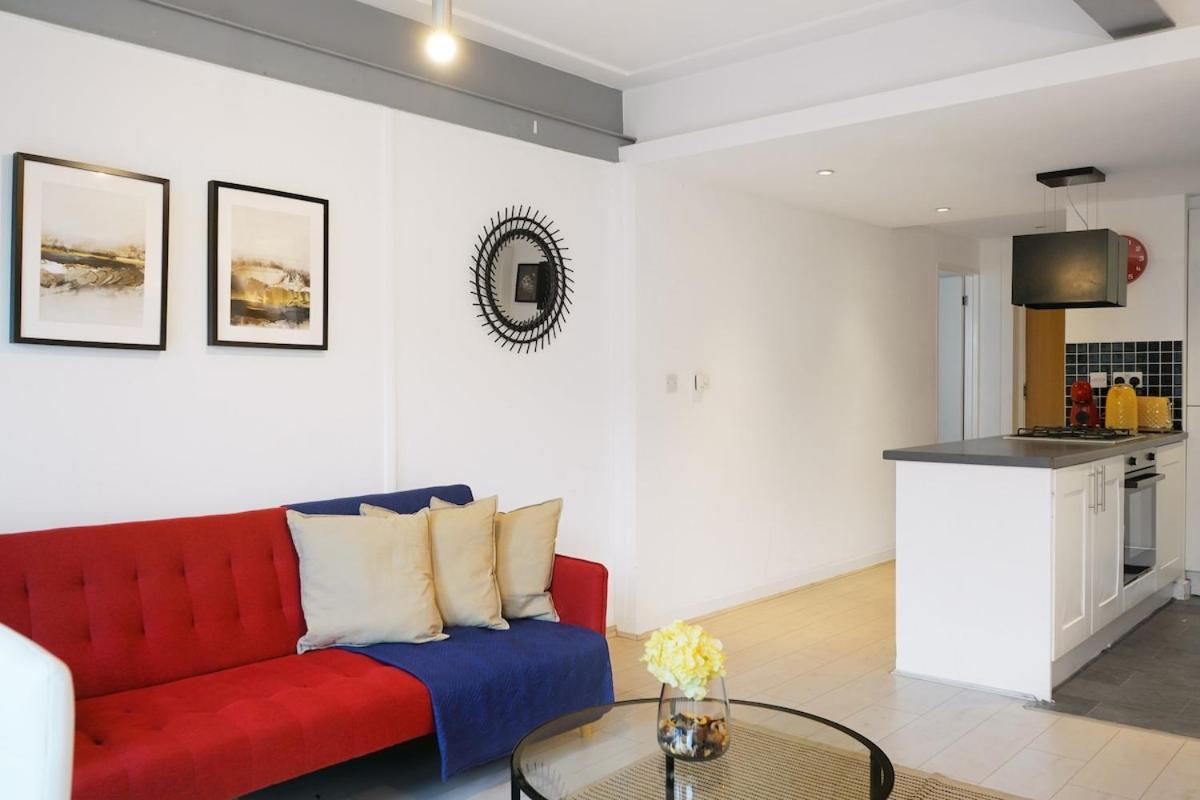 Modern 2-bed With Balcony In Stratford Lejlighed