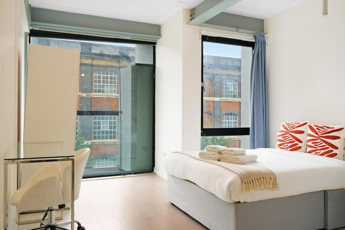 Modern 2-bed With Balcony In Stratford Lejlighed London