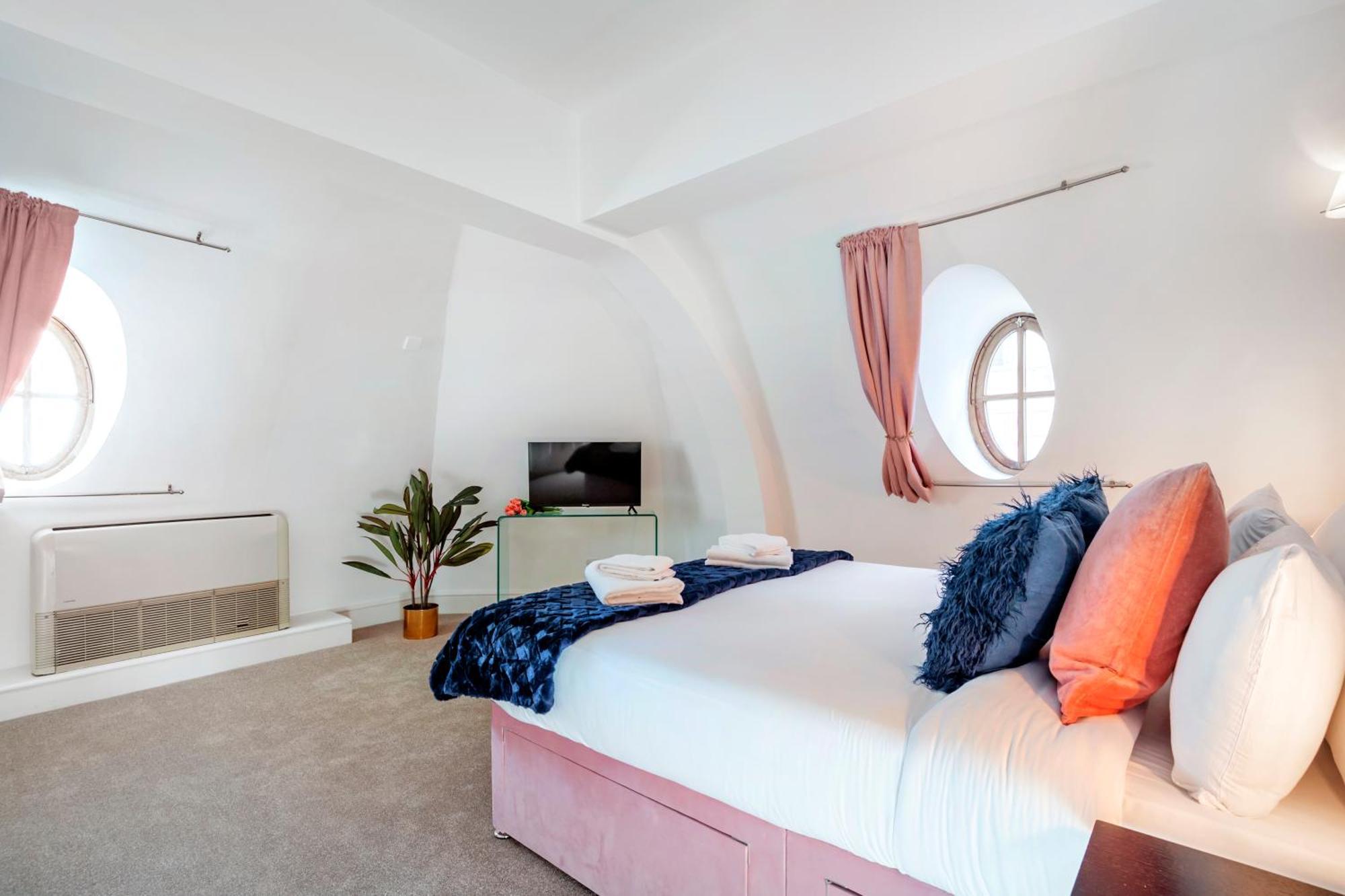 Welcome - Trafalgar Square Apartment