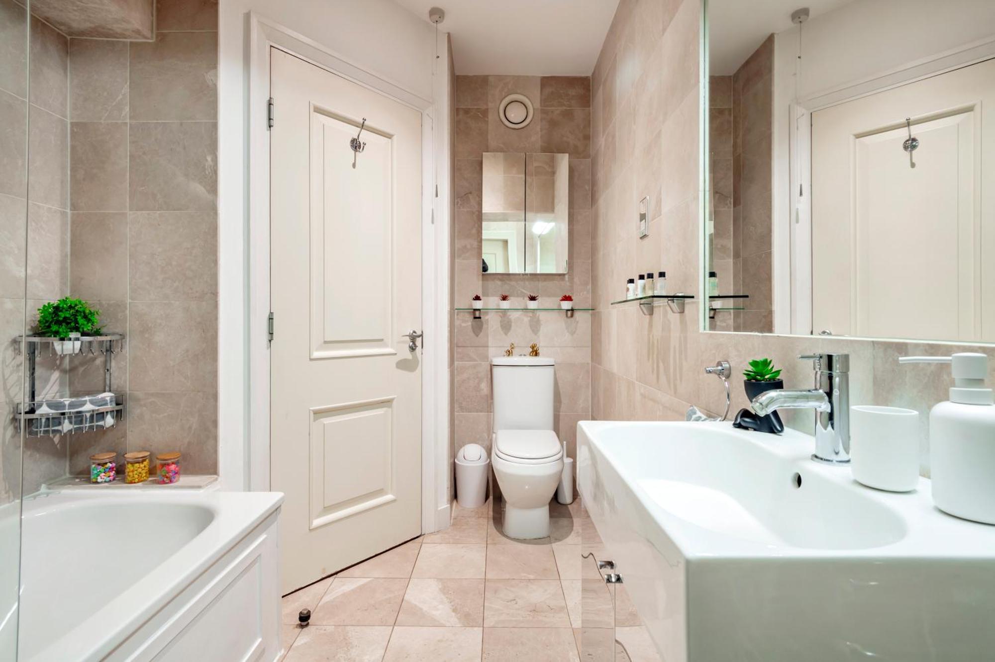 Welcome - Trafalgar Square Apartment *
