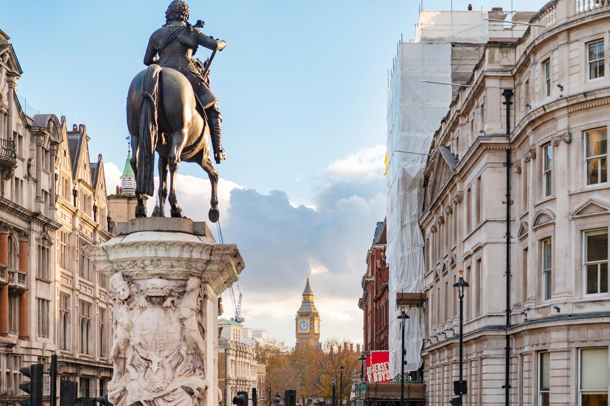 Welcome - Trafalgar Square * London