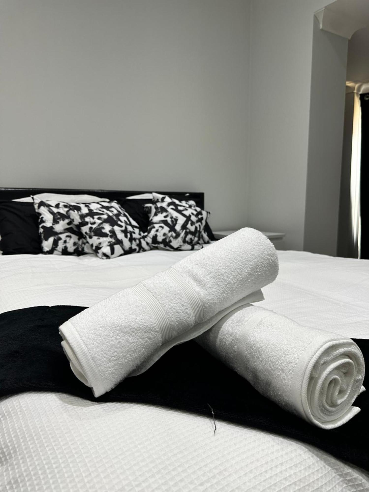 Gasthof Black & White Double Bedroom London