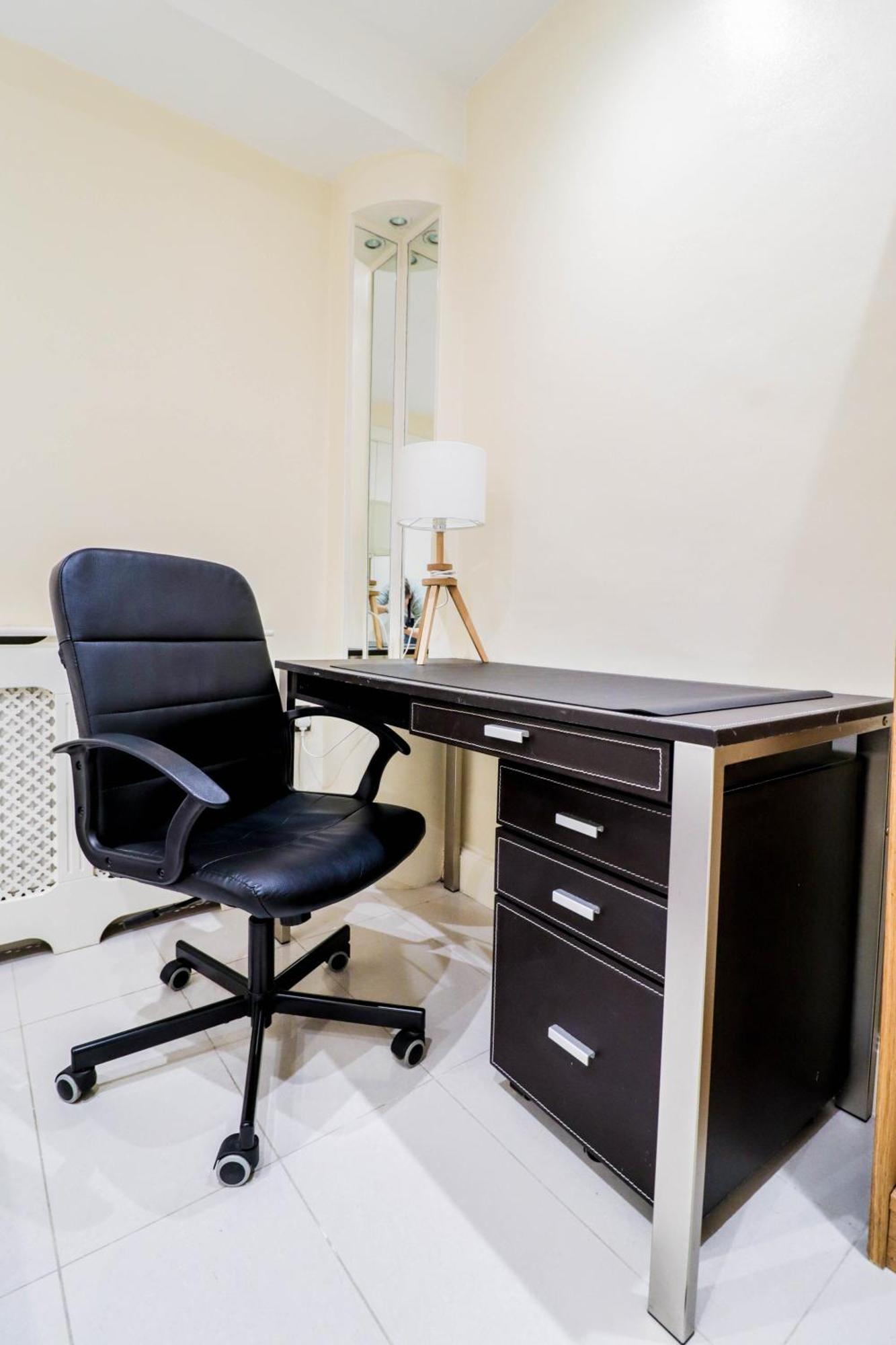 Spacious 4-bed In St.john's Wood Lejlighed London