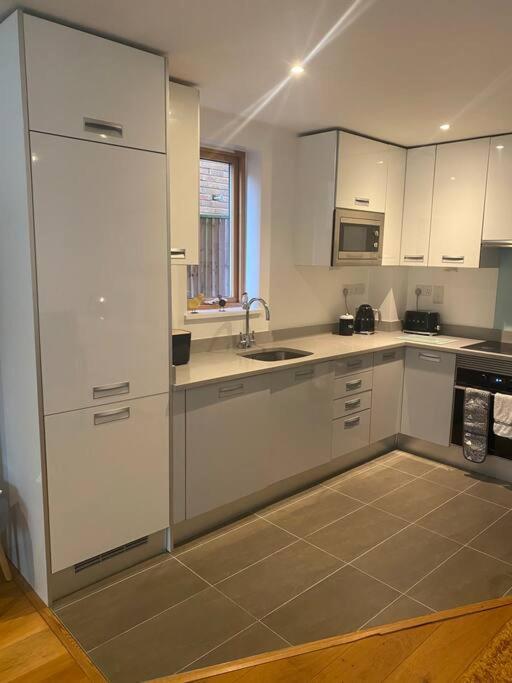 Lovely And Spacious Wimbledon Flat * Londen
