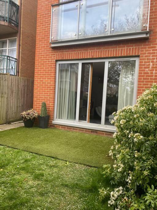 Lovely And Spacious Wimbledon Flat Londen