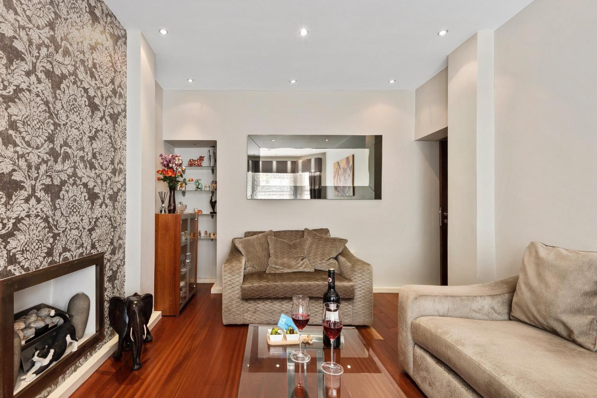 Bright Earl's Court Apartment- Sva * Londra