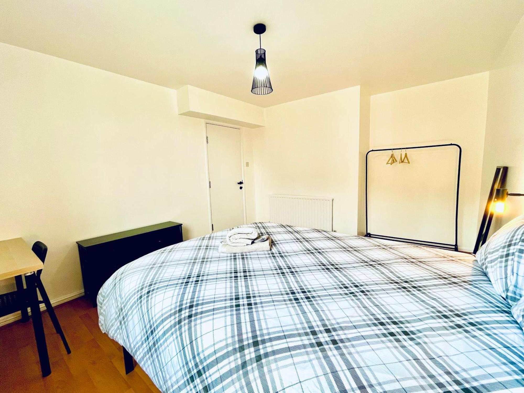Rum i privatbostad 2 - Private Double In 4 Bed Flat *