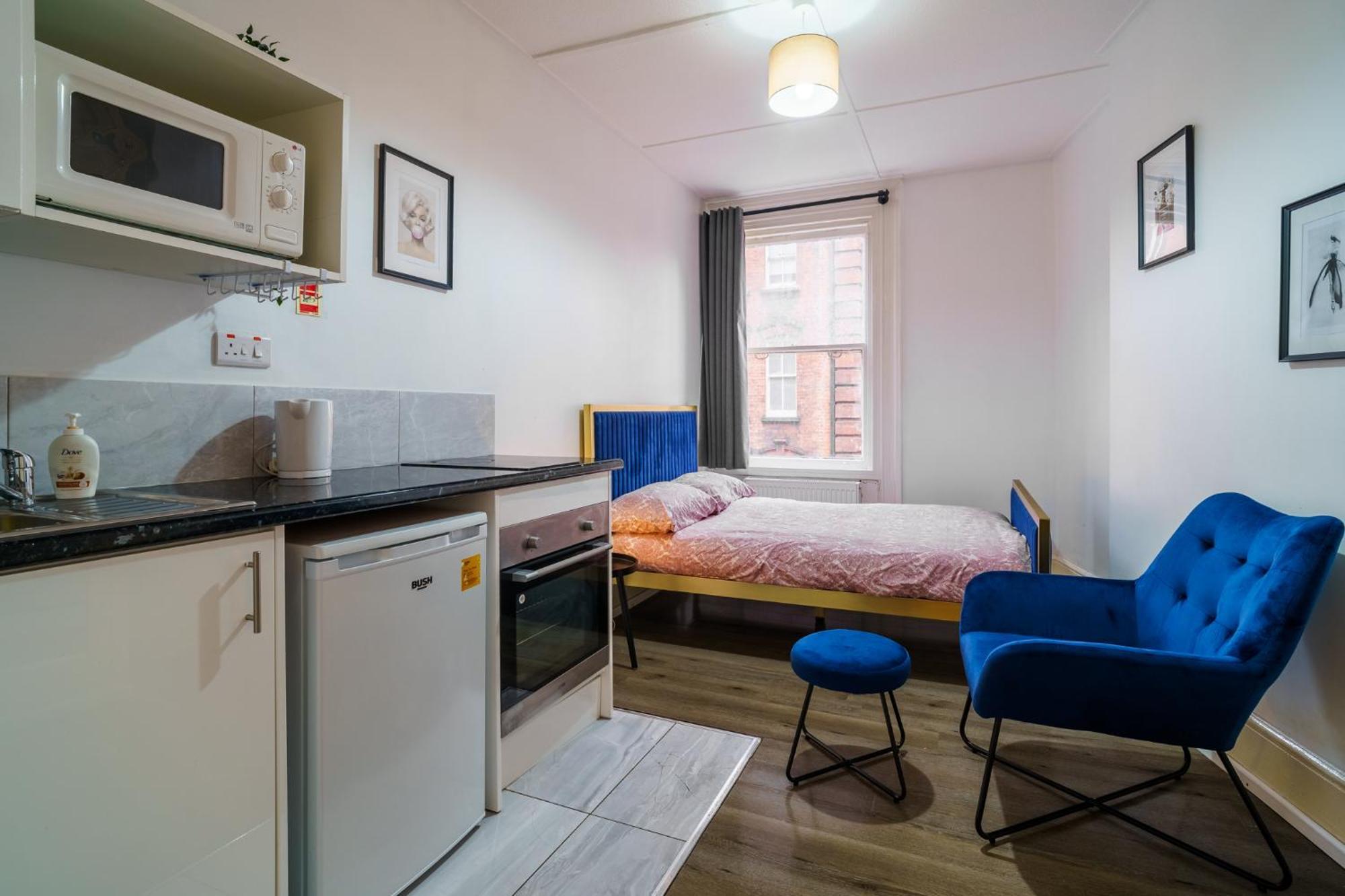 Private 5 In Quirky Soho Apartment