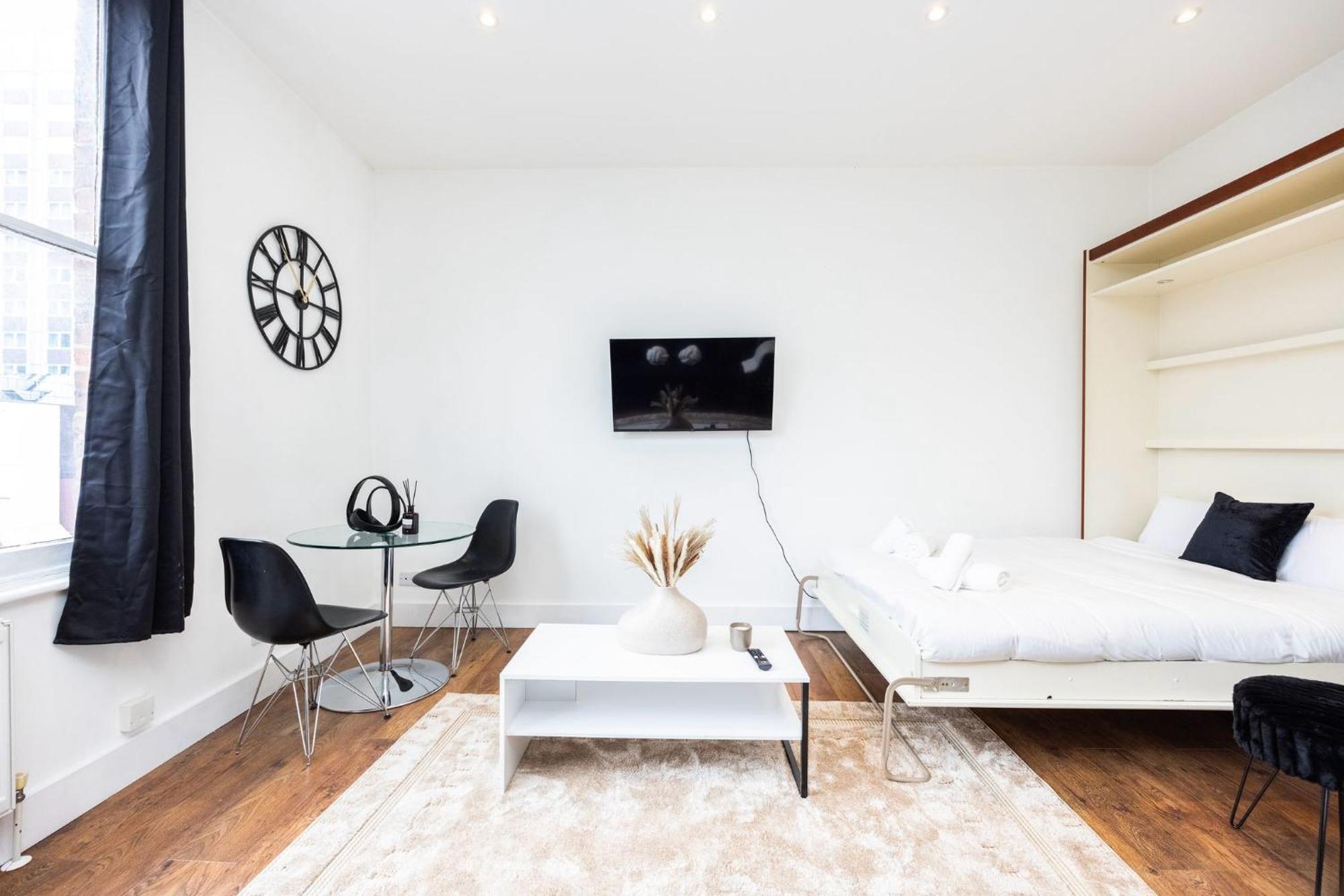 Stylish In Fulham Apartment