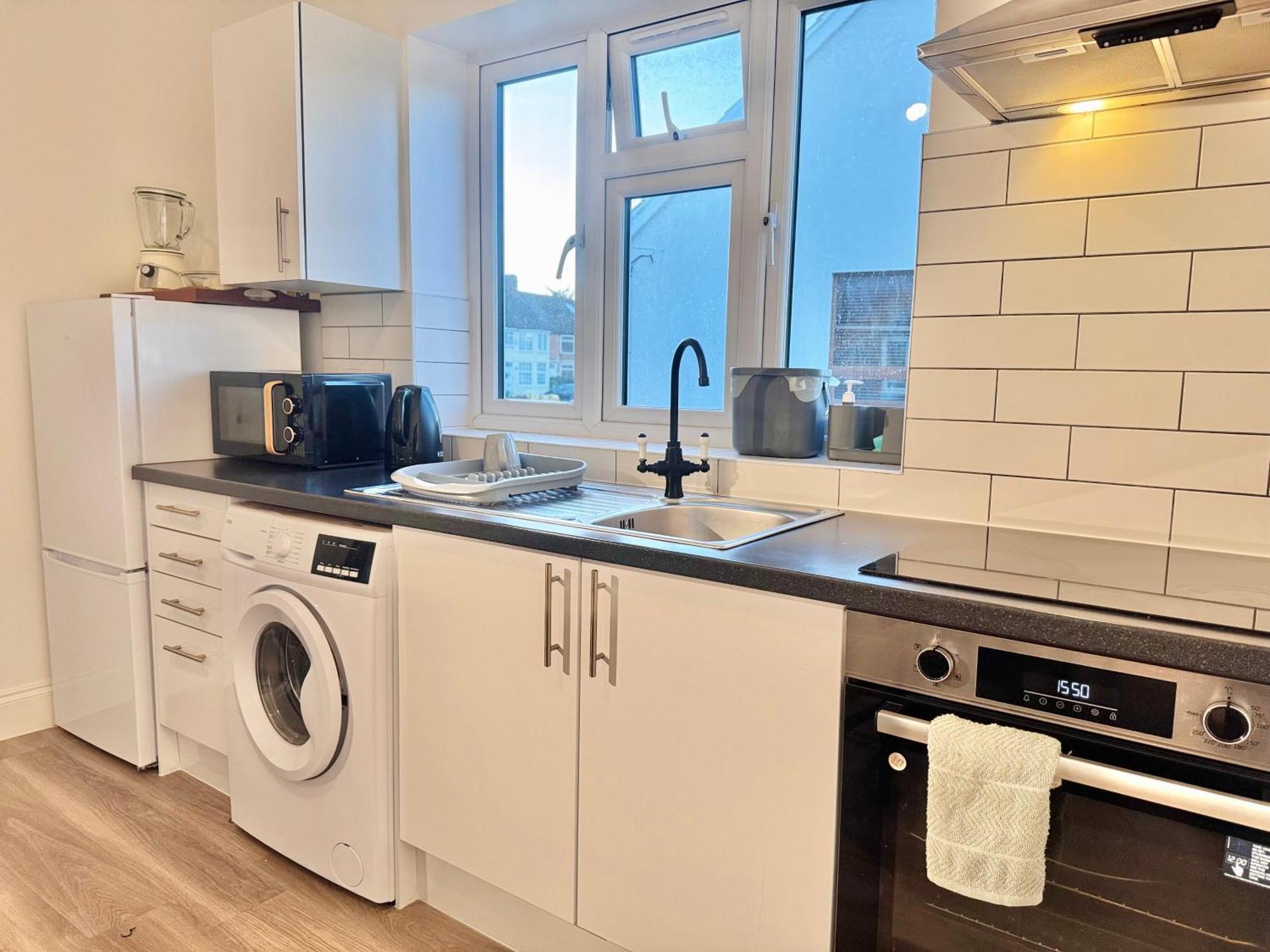 Convenient 2-bed 30min To Lägenhet London