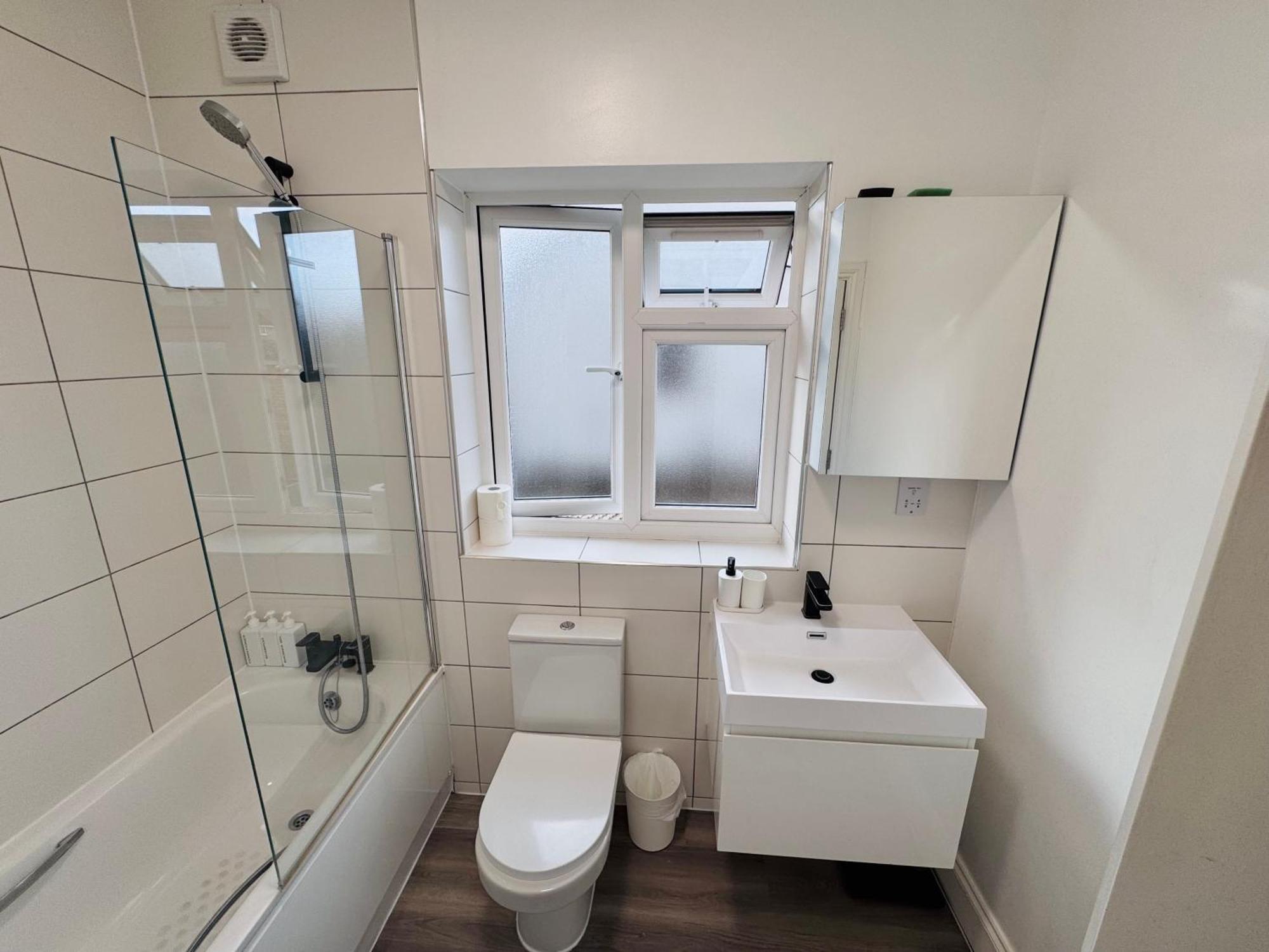 Lägenhet Convenient 2-bed 30min To *