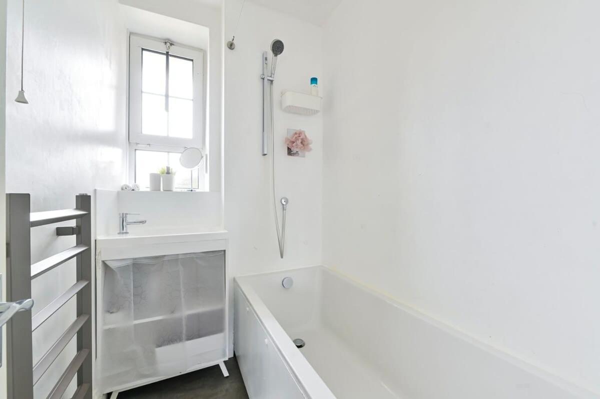 Spacious 2 Bed, Canary Wharf, O2 Arena, Wifi Apartment