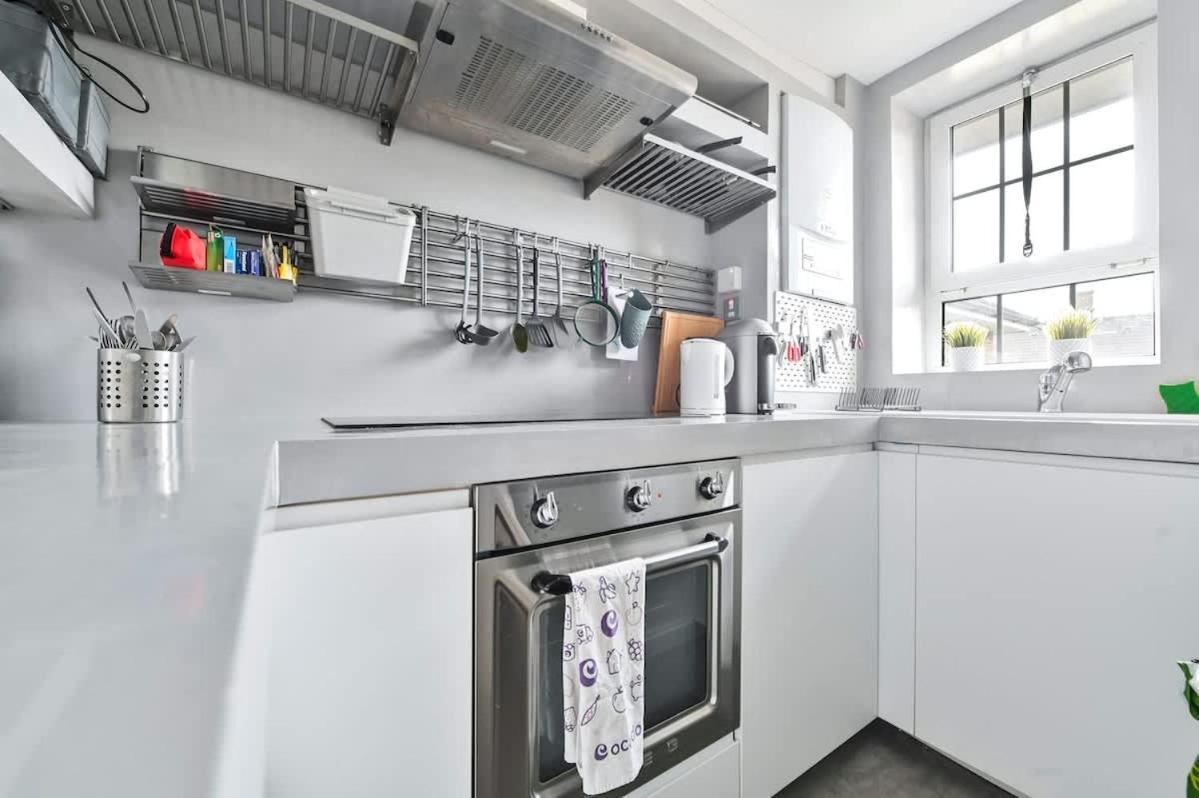 Spacious 2 Bed, Canary Wharf, O2 Arena, Wifi Apartment London