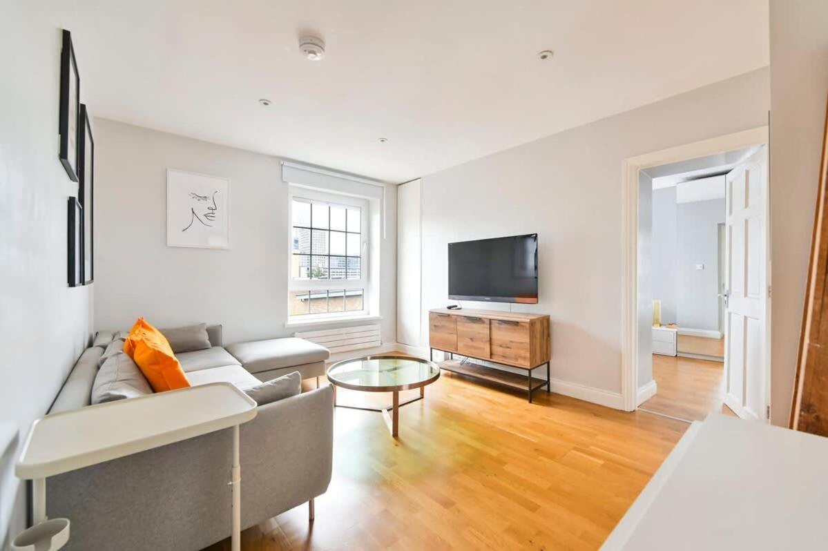 Spacious 2 Bed, Canary Wharf, O2 Arena, Wifi Apartment