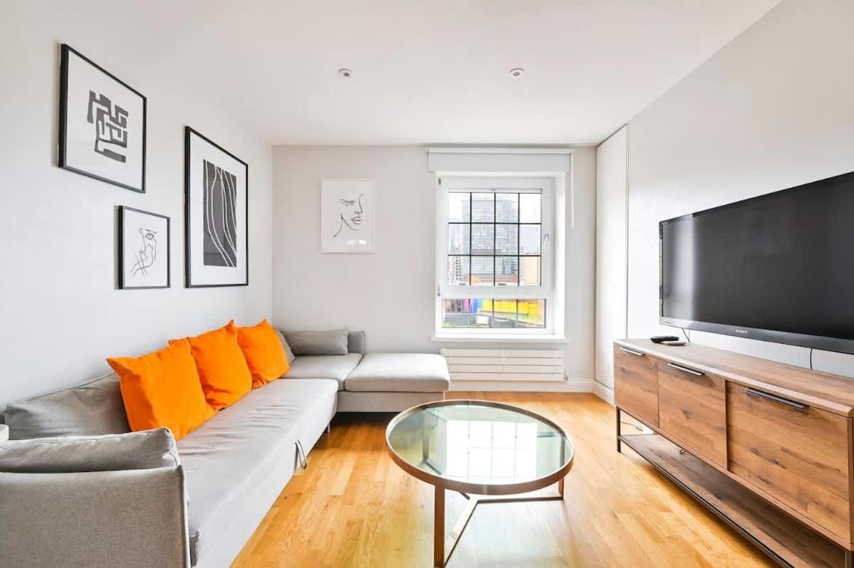 Spacious 2 Bed, Canary Wharf, O2 Arena, Wifi Apartment