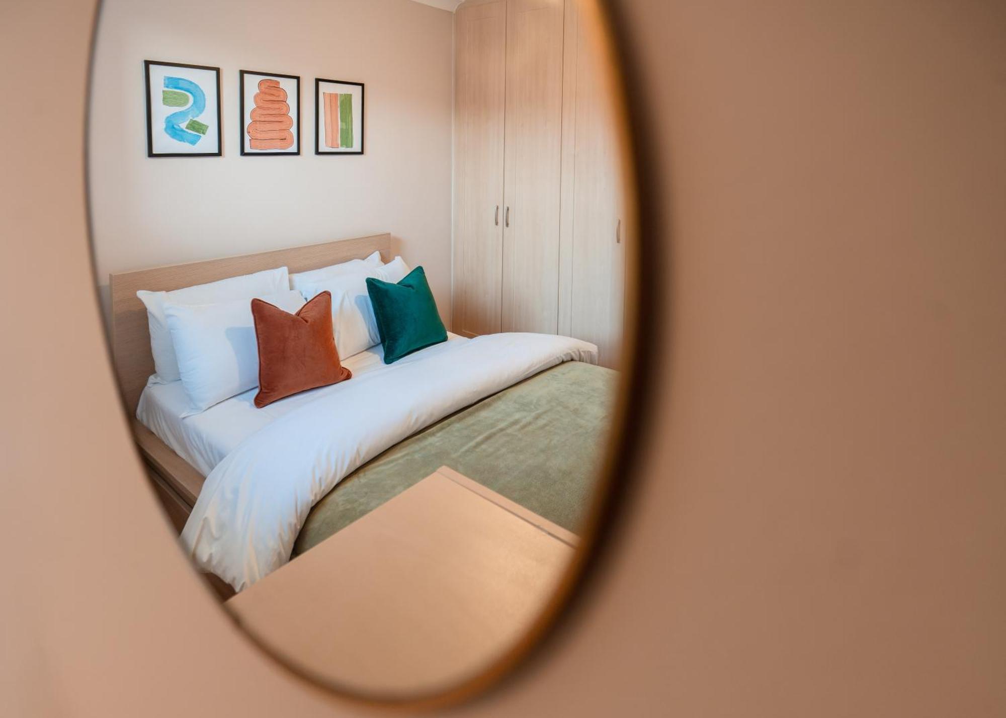 Lägenhet Spacious 3 Min From Station London