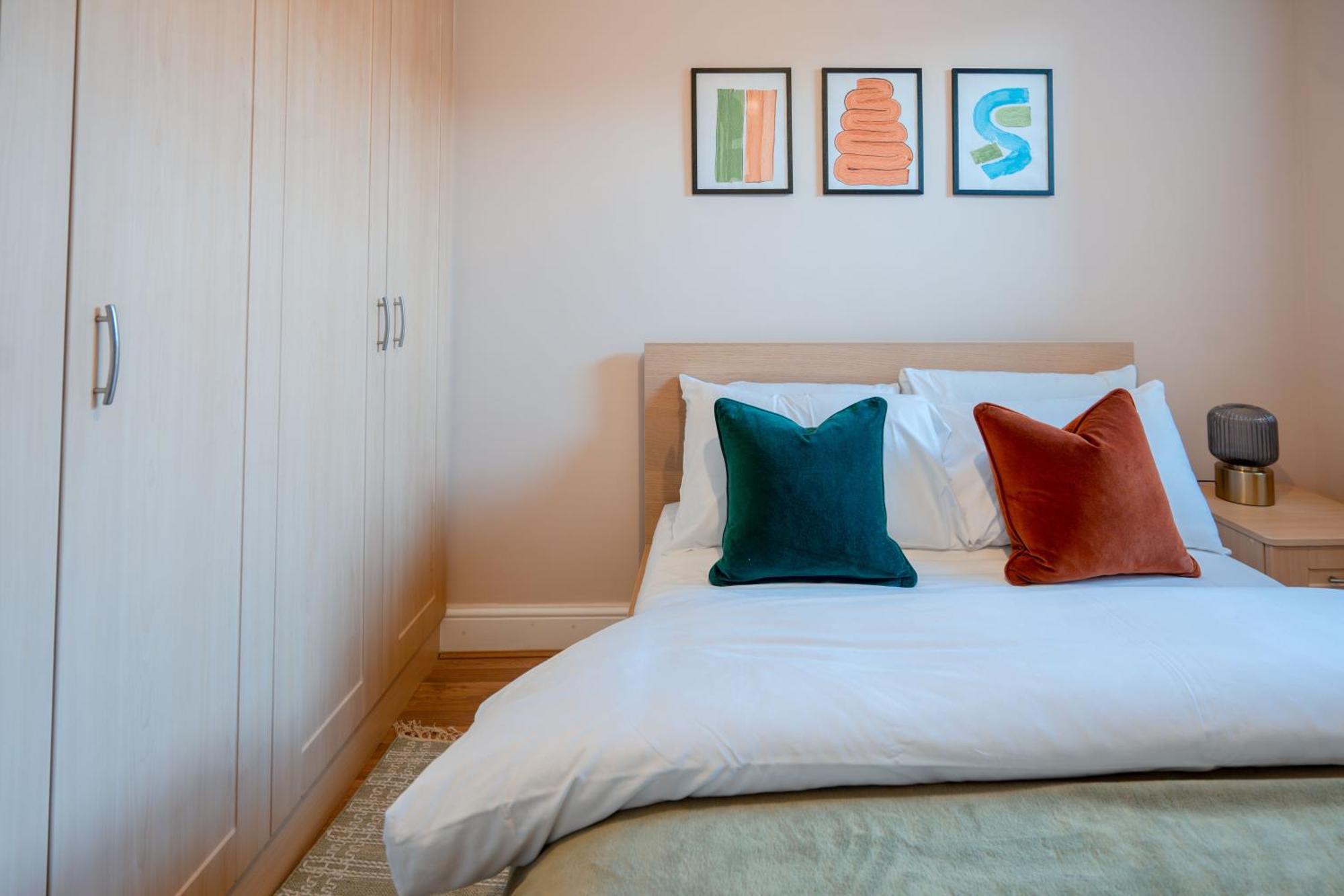 Lägenhet Spacious 3 Min From Station London