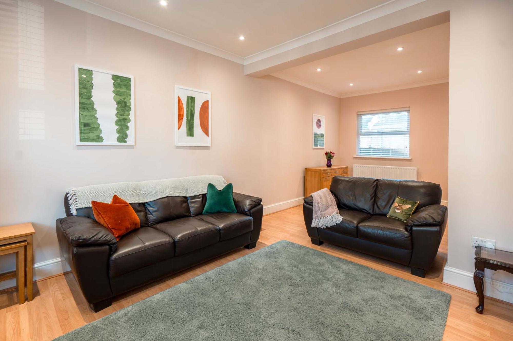 Spacious 3 Min From Station Lägenhet London