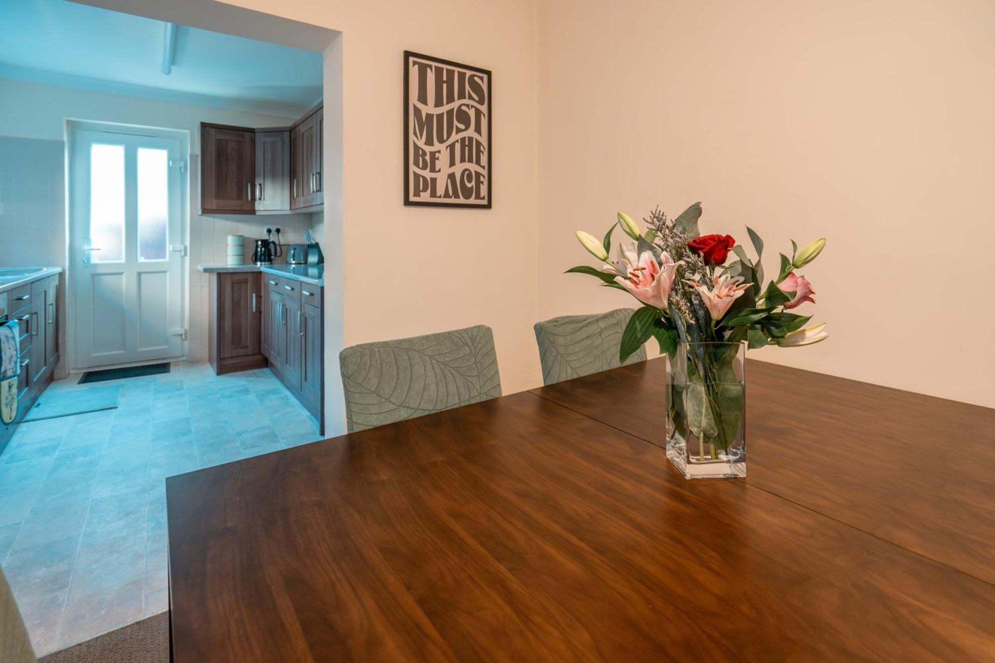 Lägenhet Spacious 3 Min From Station London