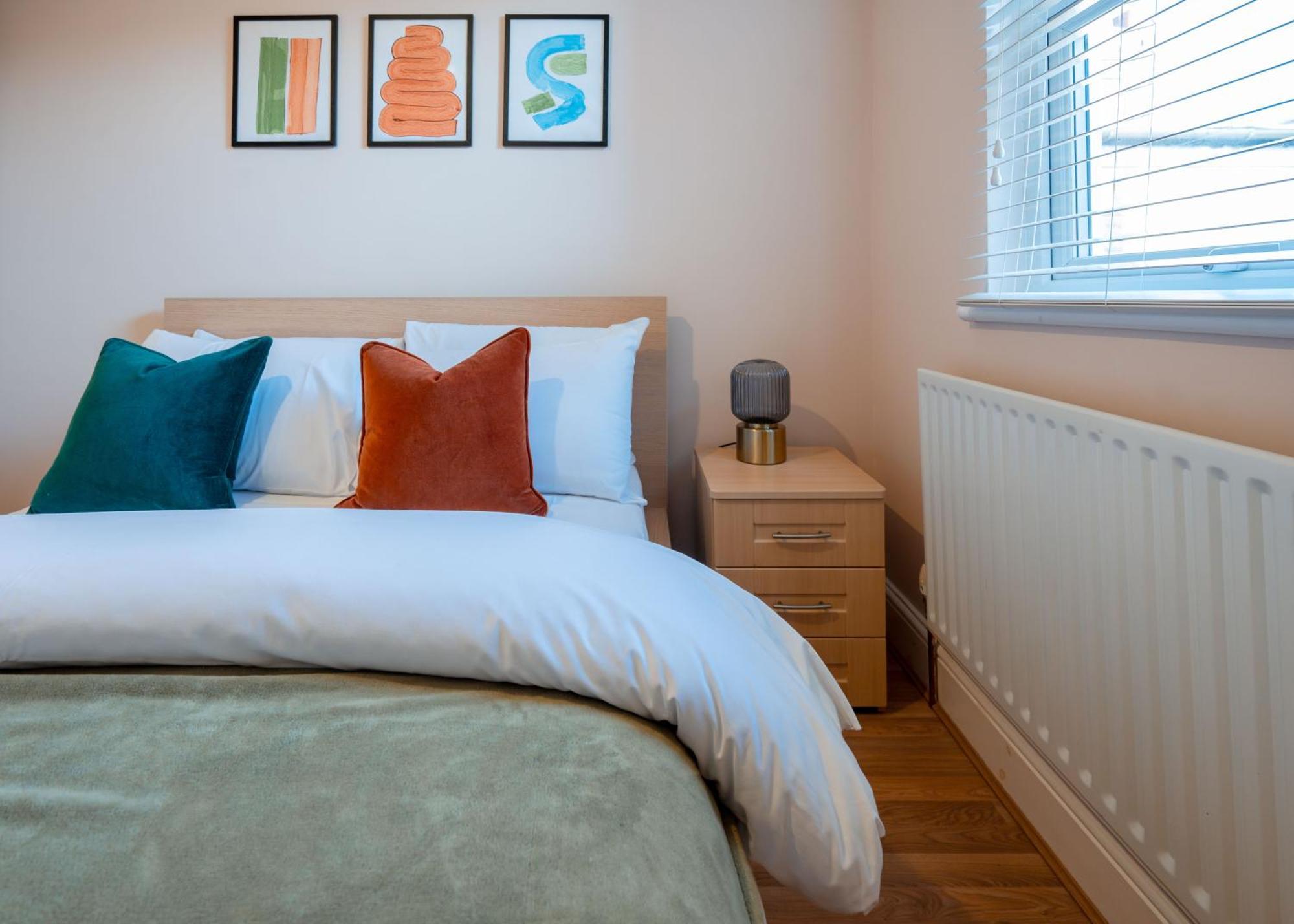 Lägenhet Spacious 3 Min From Station London