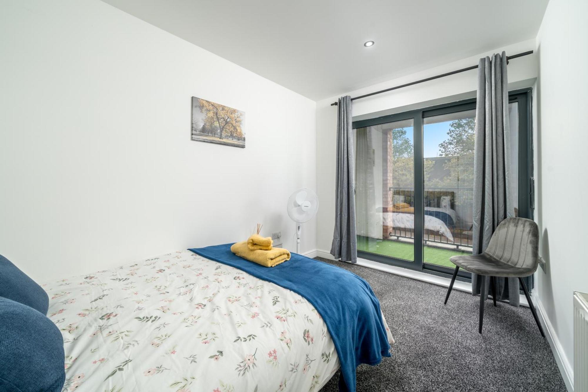 2br Near Canning Town Stn Balcony Location Apartment *